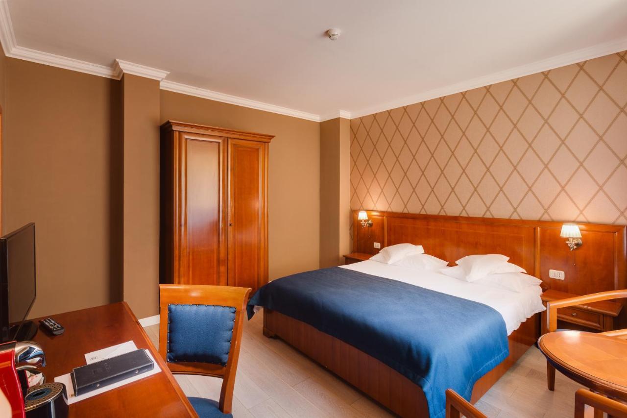 Hotel Opera Plaza Cluj-Napoca Exteriör bild