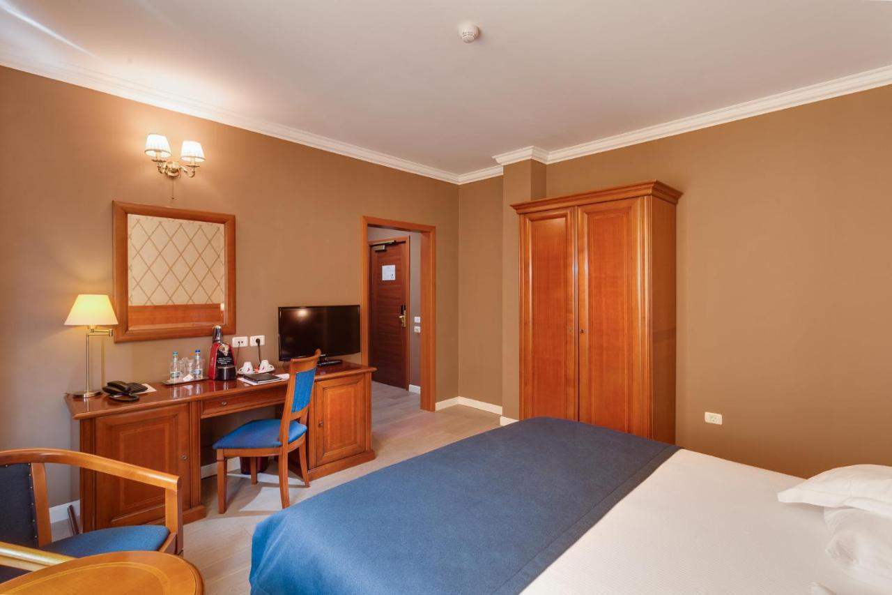 Hotel Opera Plaza Cluj-Napoca Exteriör bild