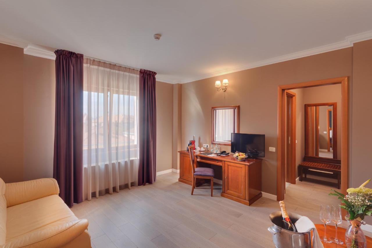 Hotel Opera Plaza Cluj-Napoca Exteriör bild